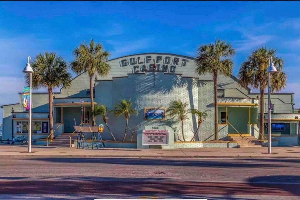 In The Center Of Gulfport, Min Away From The Beach! St. Petersburg Exterior photo